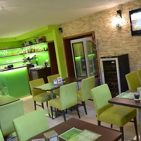 Rekreacny Dom * Vyhne